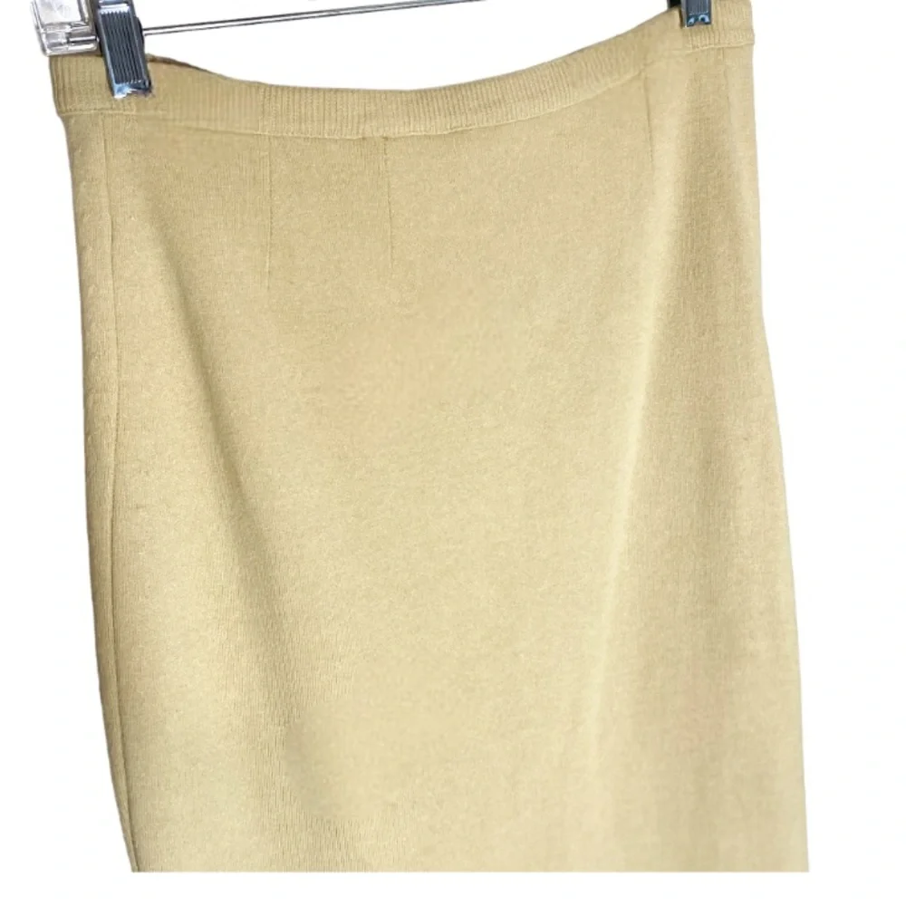 COPY - 💛 Vtg Wool Union Made Butter Yellow Knit Sweater Skirt M